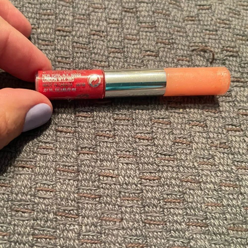 Clinique Full Potential Plump & Shine Cherry Bomb (09) & Play-Full Plump (08) - Picture 4 of 4